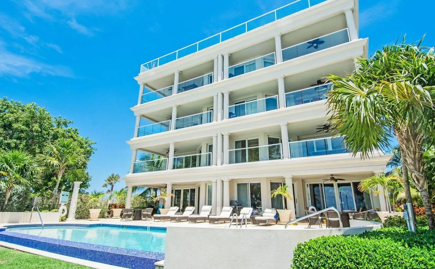 Seabreeze 8 - Luxury 4-Bedroom On Dog City 0*,  Cayman Adaları