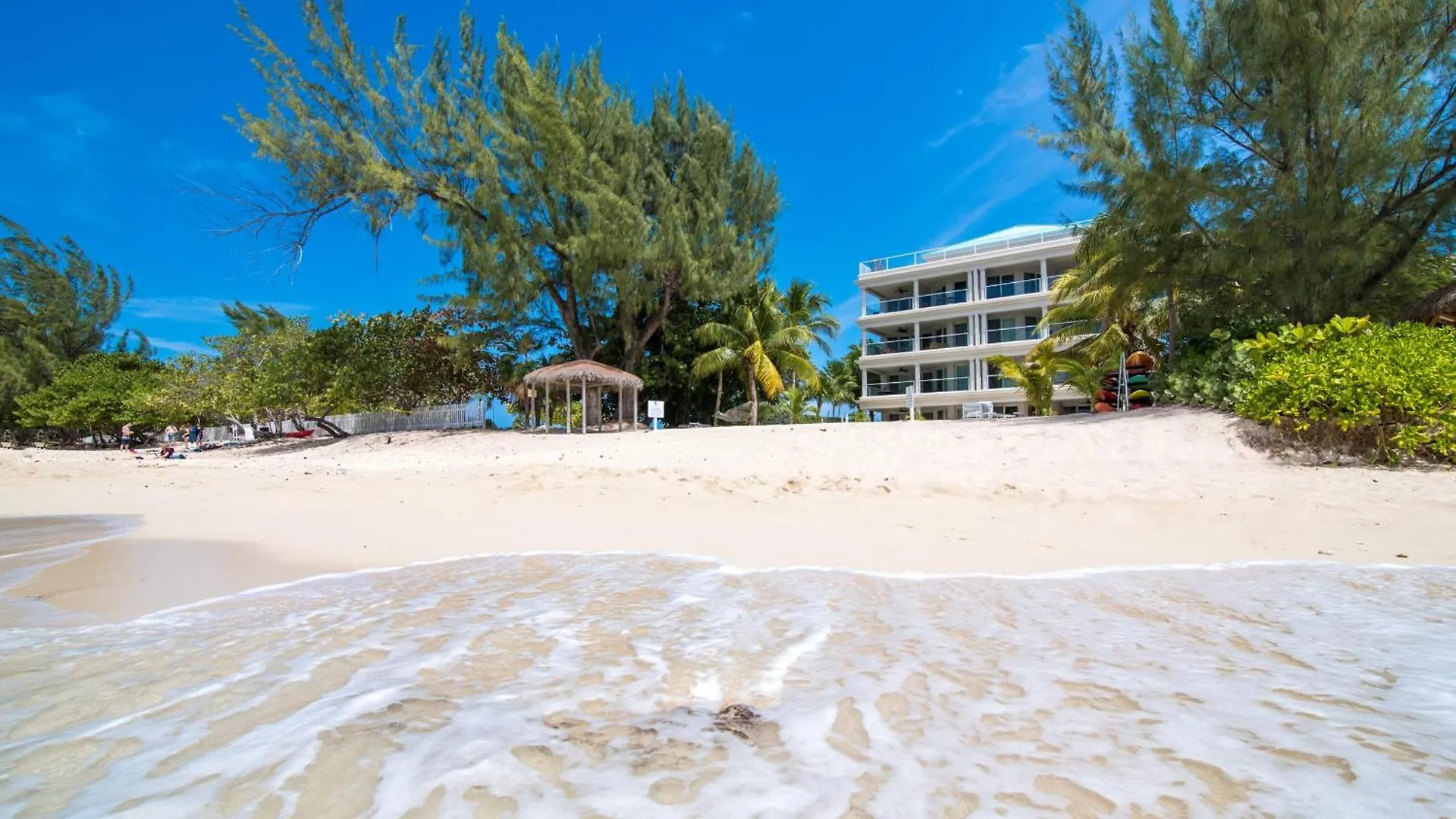 Seabreeze 8 - Luxury 4-Bedroom On Dog City 0*,  Cayman Adaları